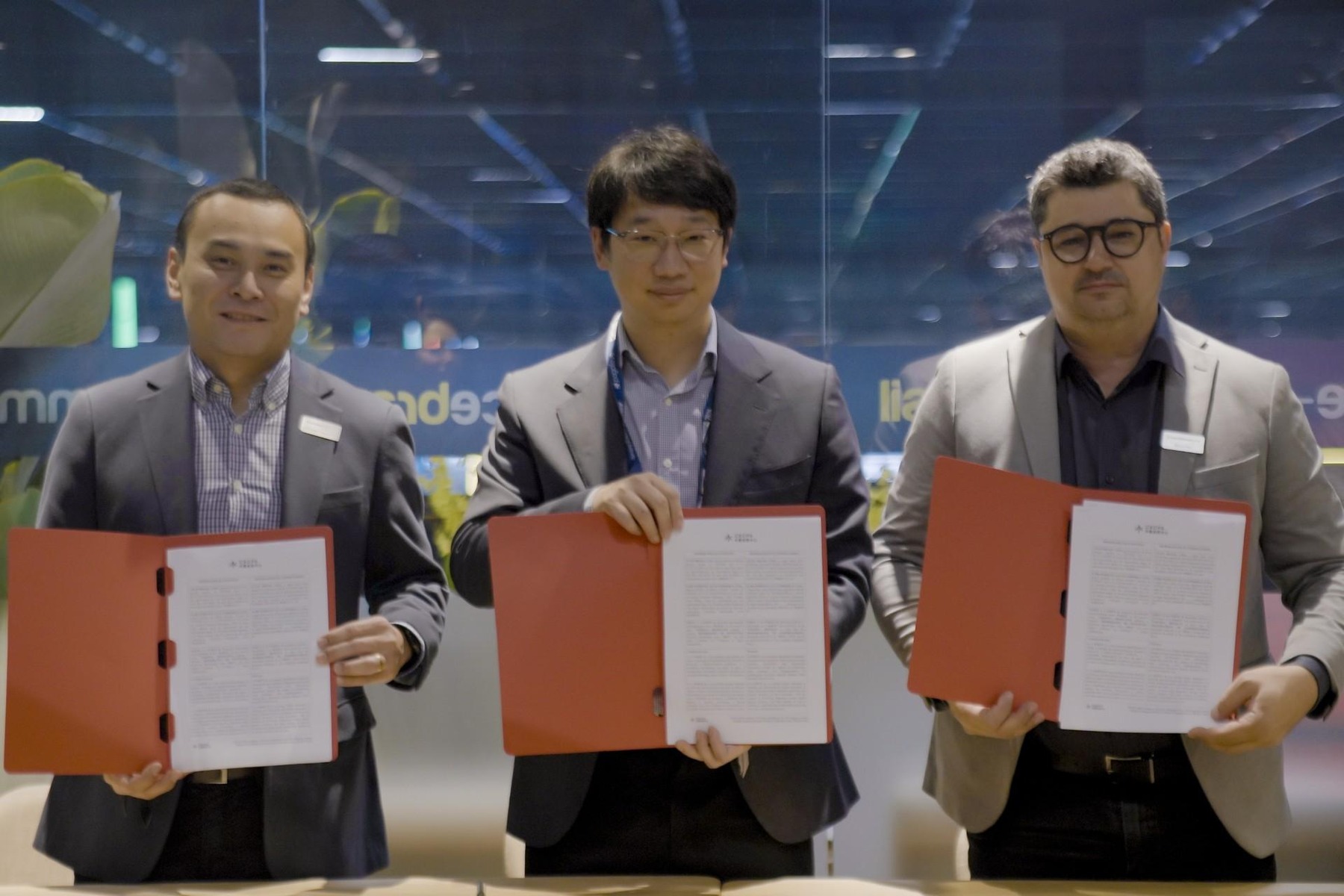 Assinatura do acordo entre E-Commerce Brasil e entidade chinesa